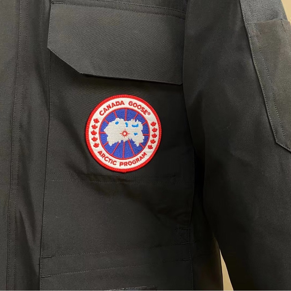 Canada Goose Men's Coat,Very comfortable to wear - Picture 6 of 7